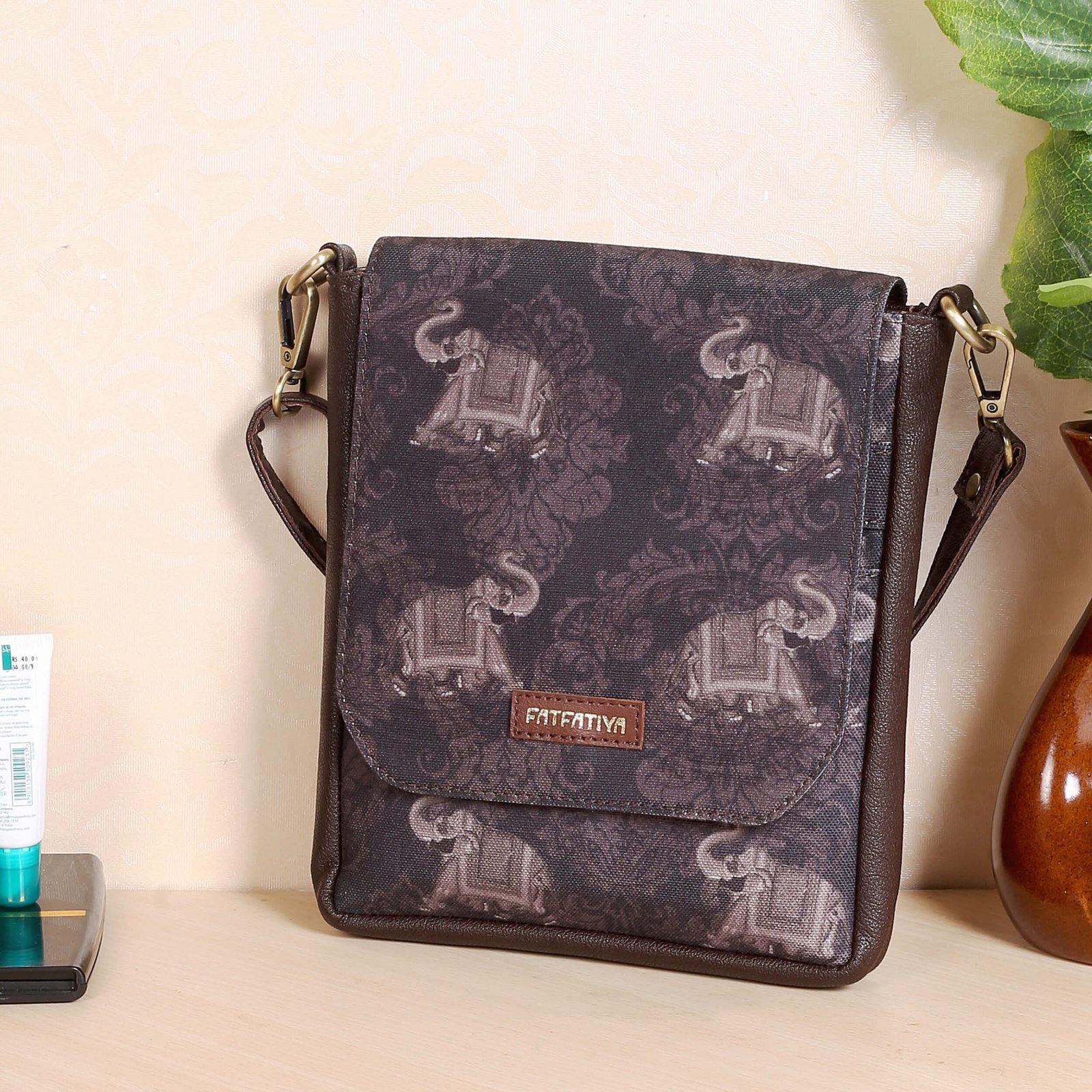 バッグ ORIMI ELEPHANT MOTIF BAG ORIMI(オリミ) ELEPHANT MOTIF BAGショルダーバッグS25701